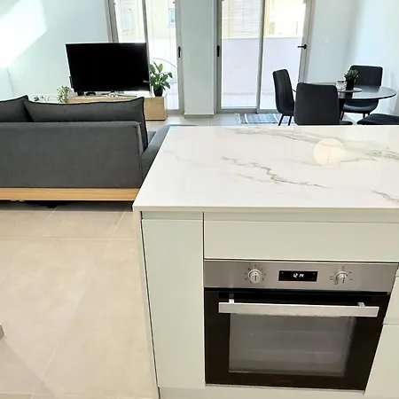 Апартаменты Azure Loft - 3min Walk To Beach, 10min To Old Town