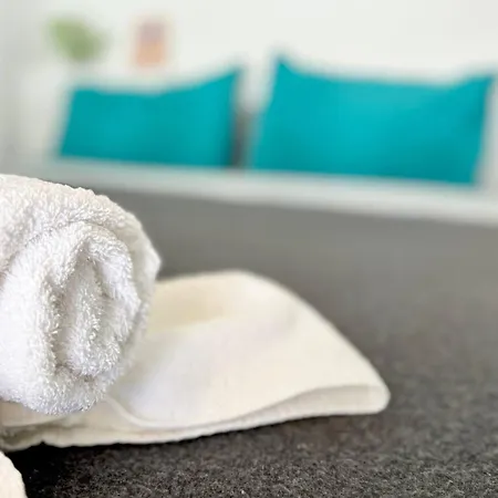 Апартаменты Azure Loft - 3min Walk To Beach, 10min To Old Town *