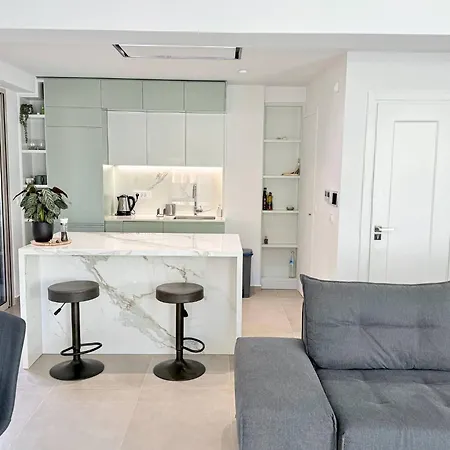 Апартаменты Azure Loft - 3min Walk To Beach, 10min To Old Town Ханья