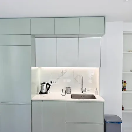 Апартаменты Azure Loft - 3min Walk To Beach, 10min To Old Town Ханья